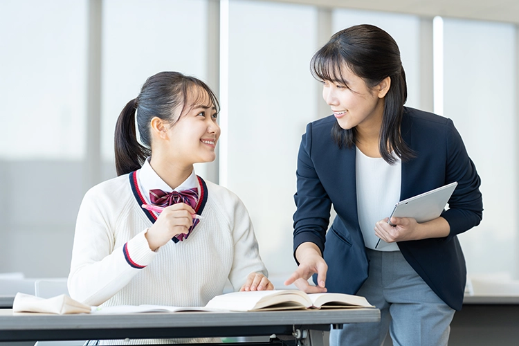 基礎文法を学ぶ様子